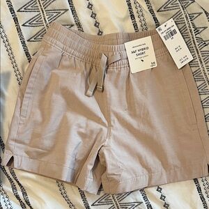 Abercrombie boys khaki Tan Hybrid Shorts size 5/6 NWT